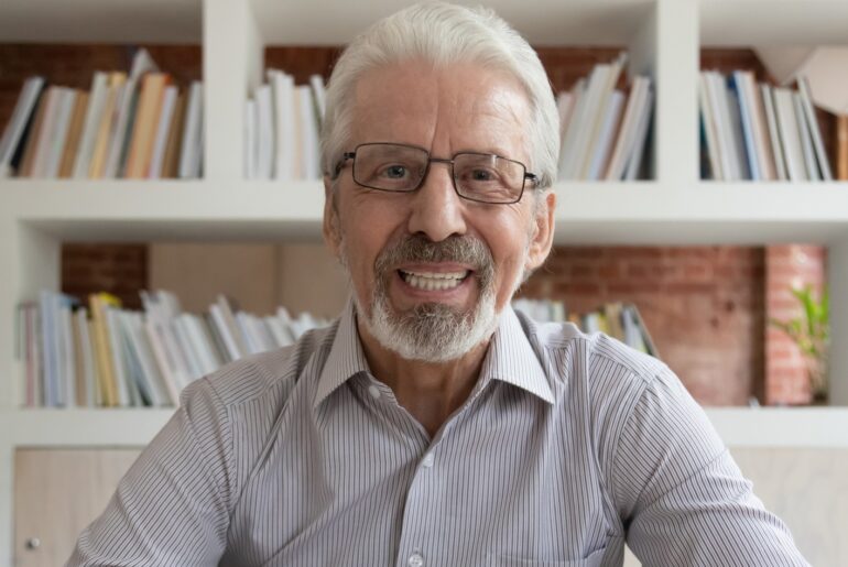 Contratar pessoas mais velhas entenda os beneficios e quando faze lo