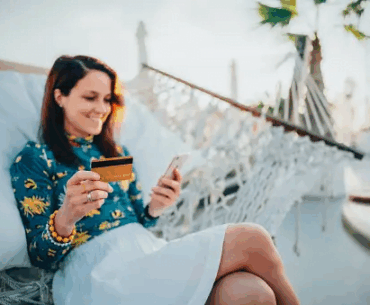 girl with credit card